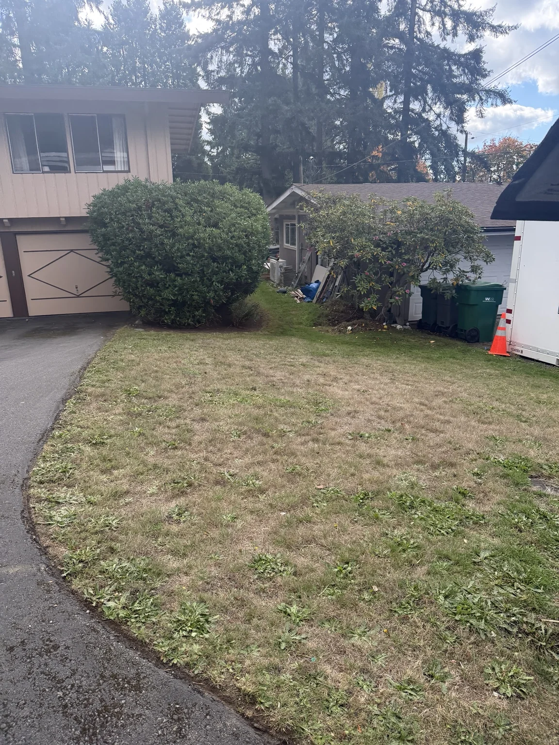 Completed: Mowing, edging & flower bed cleanup in Mountlake Terrace, Washington — view 3
