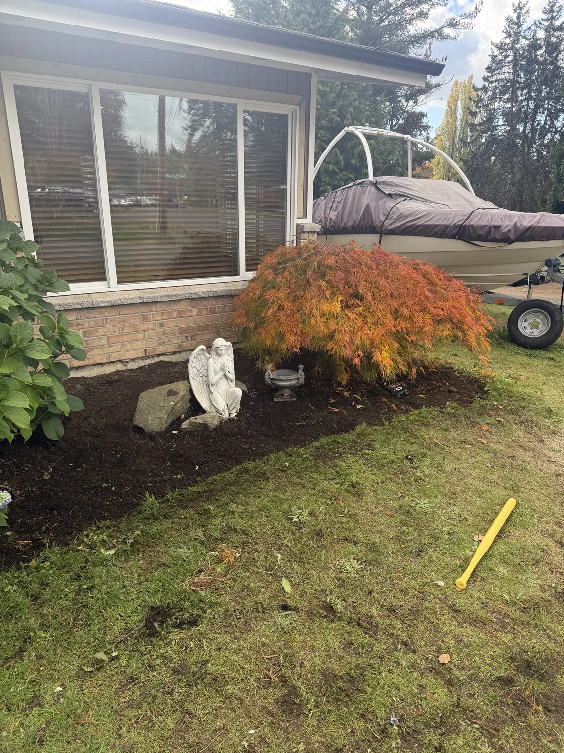 Completed: Mowing, edging & flower bed cleanup in Mountlake Terrace, Washington — view 4